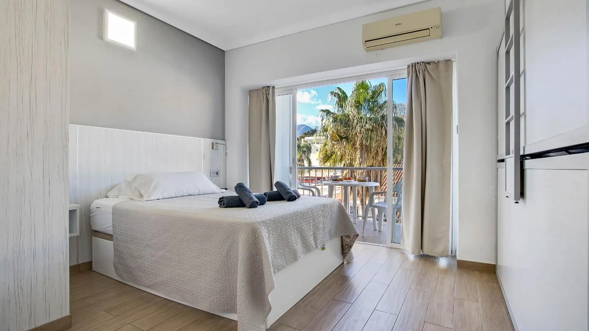 Carihuela Palace 418 By Ivi Real Estate Torremolinos Spanje