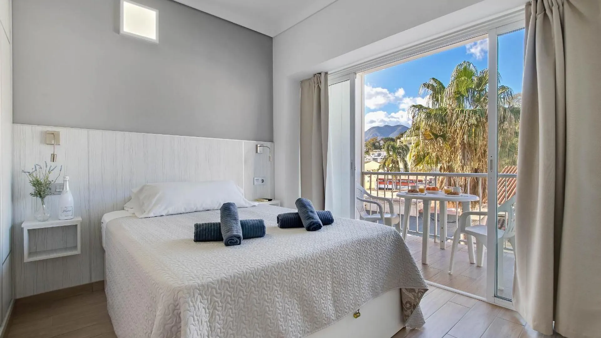 Carihuela Palace 418 By Ivi Real Estate Torremolinos Appartement