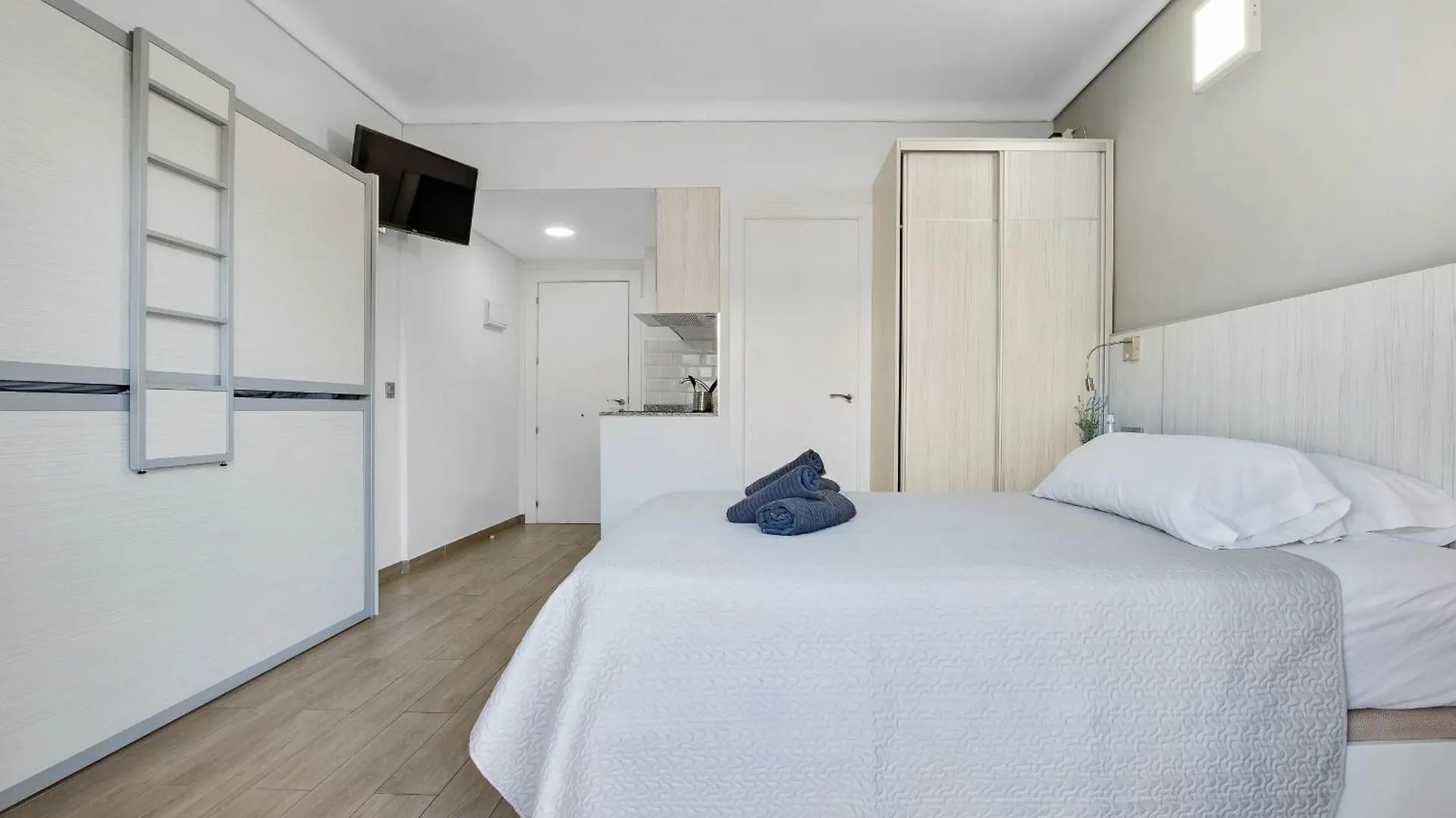 Carihuela Palace 418 By Ivi Real Estate Torremolinos